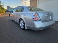 2004 Nissan Altima 3.5 SE 4dr Sedan Sedan Roberto's Auto Sales - Image 7