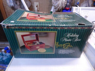 Mr. Christmas Holiday Music Box (1999)
