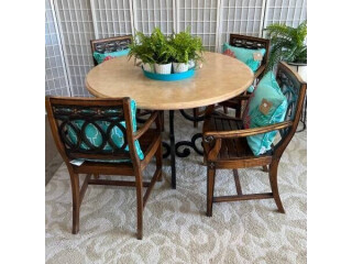 Gorgeous Table and four Chairs