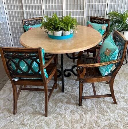 gorgeous-table-and-four-chairs-big-0