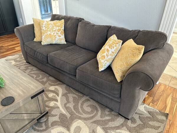 beautiful-couch-and-matching-love-seat-big-1