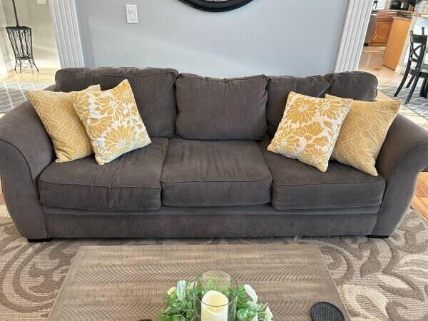 beautiful-couch-and-matching-love-seat-big-0