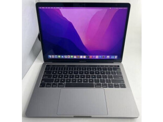 MacBook Pro 13" 2018 Touch Bar 2.7 i7 16gb ram SSD