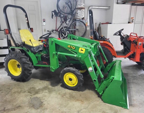 john-deere-tractor-with-loader-big-0